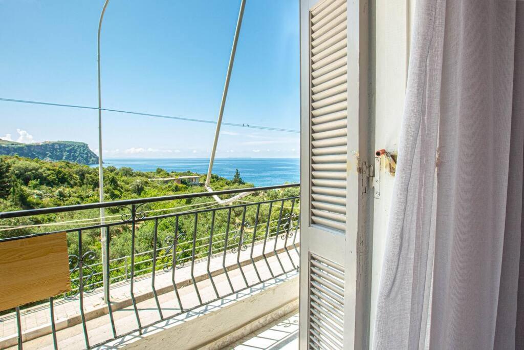 Apartamento Blue Maraci 2 - Sea View, Kitchen, Beach Access Himarë Exterior foto